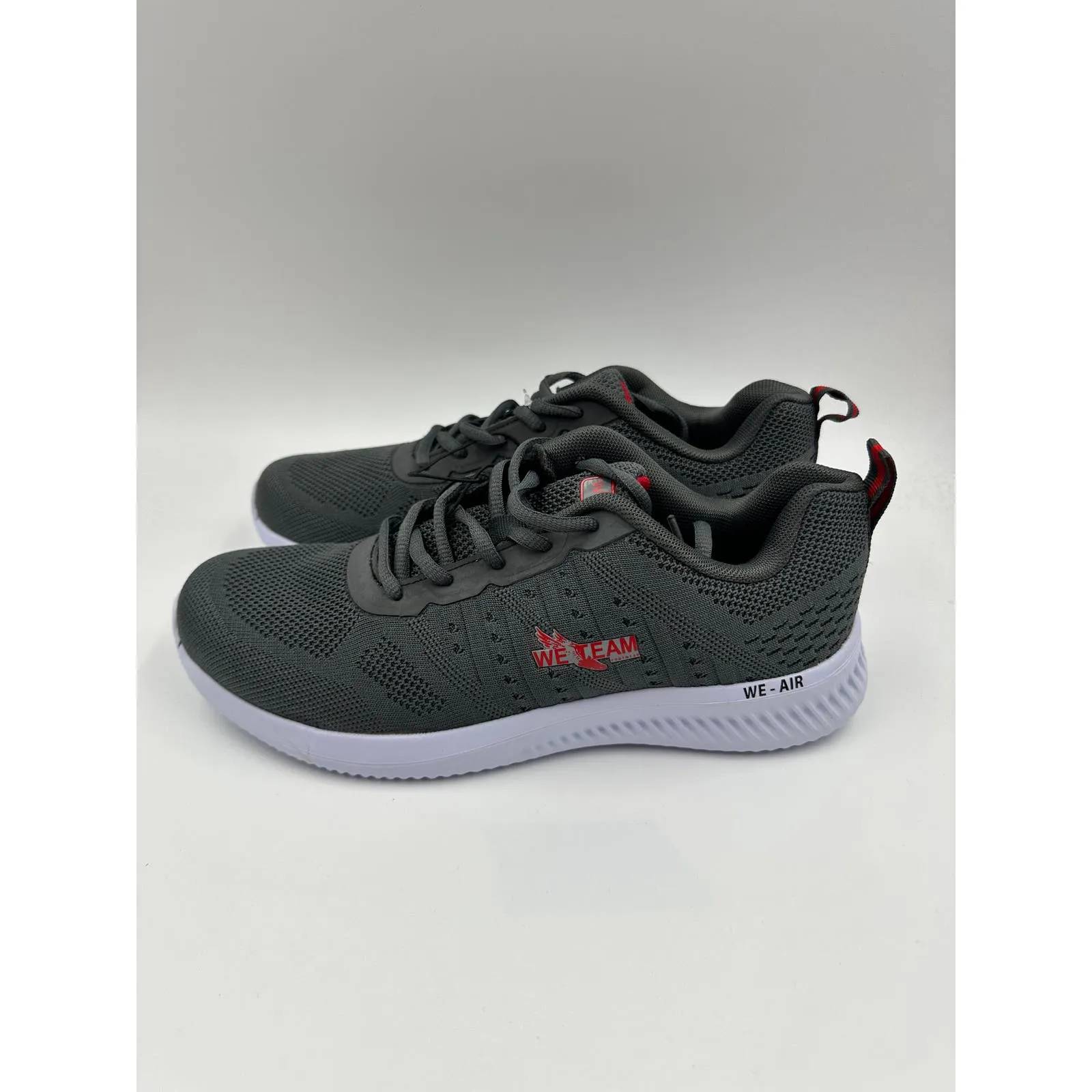 Men's Size 8, Gray and White Tie-in Running Sneakers