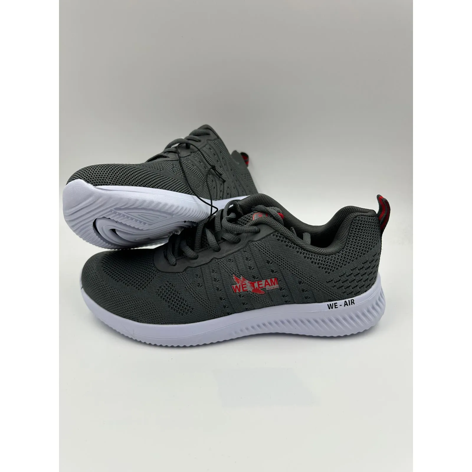Men's Size 8, Gray and White Tie-in Running Sneakers